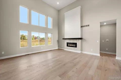 Living - 23947 Sawgrass Dr, Macomb, MI 48042 photo 6 of 8