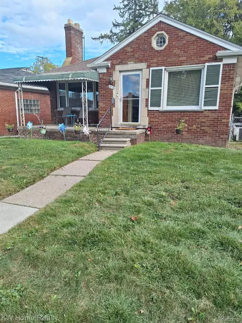19126 Tyrone St, Grosse Pointe, MI 48236 photo 1