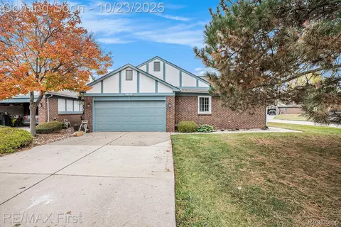 15511 Huntcliff Dr, Macomb, MI 48044