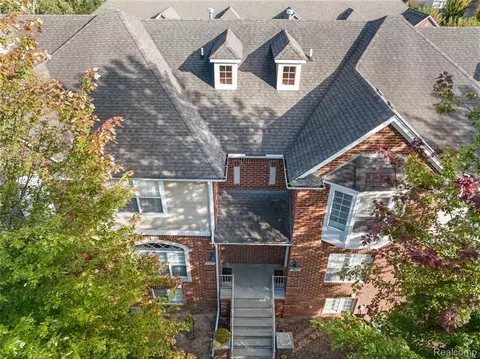 6065 Windemere Ln, Shelby Township, MI 48316
