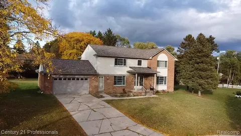 100 Longford Dr, Rochester Hills, MI 48309