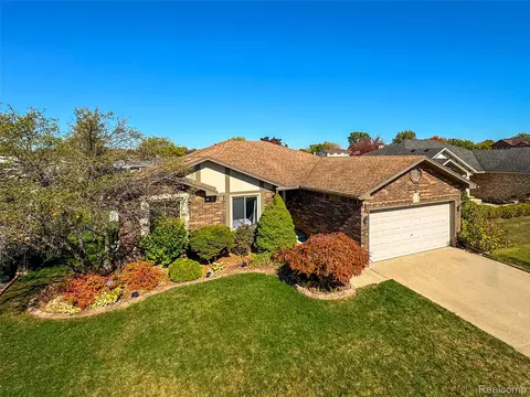 4231 Chris Dr, Sterling Heights, MI 48310