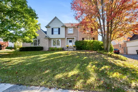 19234 Windridge Dr, Northville, MI 48167