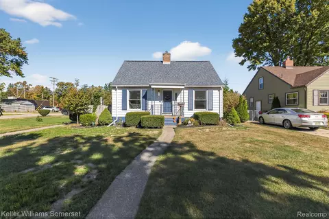 21301 Hillcrest St, Clinton Township, MI 48036