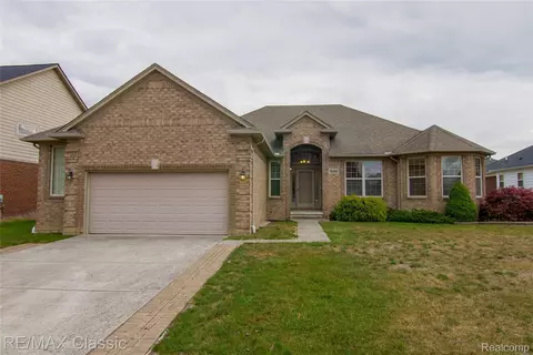 50416 Pinnacle Woods Ln, Macomb, MI 48042