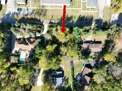 921 Pine Thistle Ln, Bloomfield, MI 48302