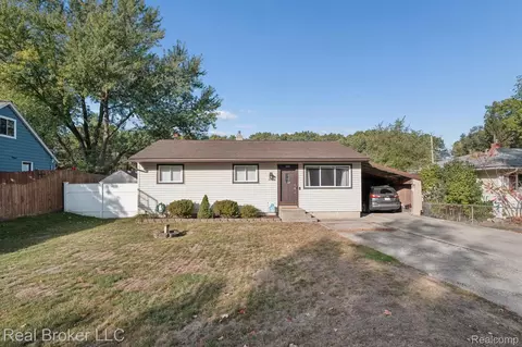 694 Ferndale Ave, Lake Orion, MI 48362