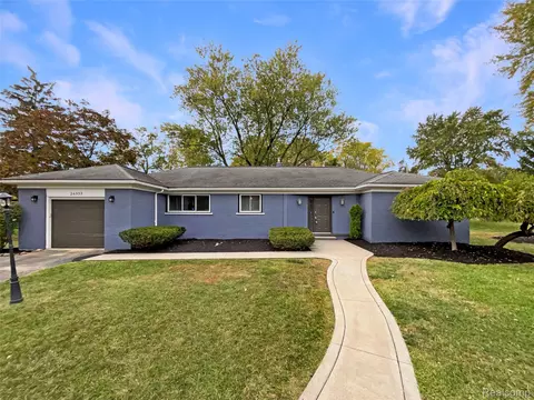 26333 Springfield Dr, Farmington, MI 48334