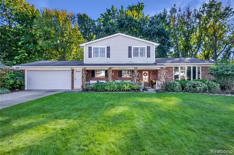 1315 Beemer Ct, Oxford, MI 48371