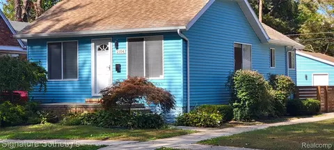 2104 Roslyn Rd, Grosse Pointe Woods, MI 48236