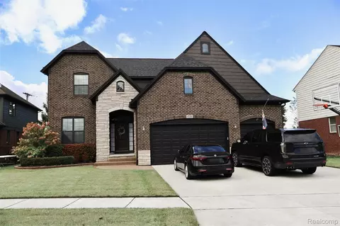 47221 Hidden Meadows Dr, Macomb, MI 48044