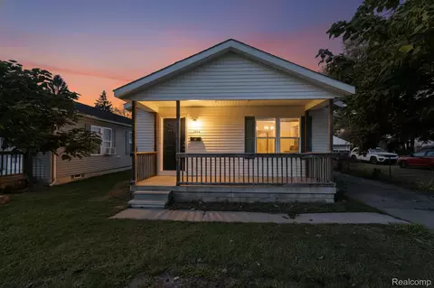 4004 Howe Rd, Wayne, MI 48184