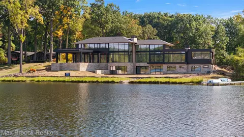 3515 Brookside Dr, Bloomfield Hills, MI 48302