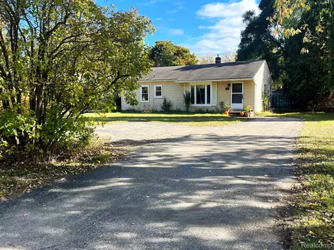 853 Merritt Ave, Orion, MI 48362