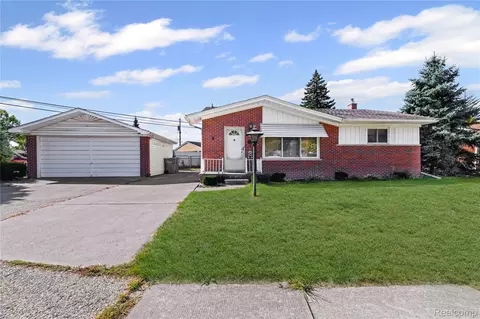 31495 Lyons Cir E, Warren, MI 48092
