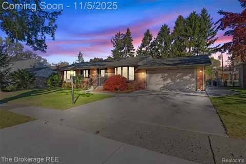 34356 Burton Ln, Livonia, MI 48154