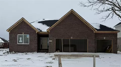 53195 Woodland Mdws, Chesterfield, MI 48047