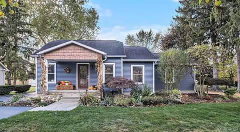 6391 Rowley Blvd, Waterford, MI 48329