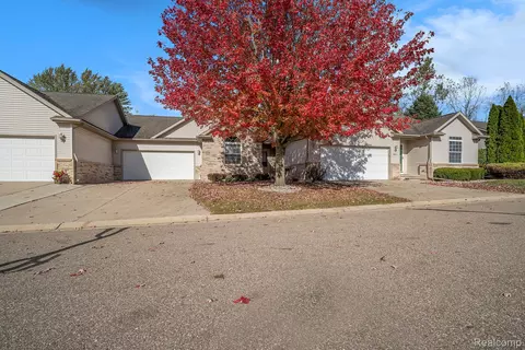3519 Applewood Ln #4, Grand Blanc, MI 48439
