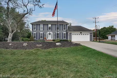 6750 Wing Lake Rd, Bloomfield Hills, MI 48301