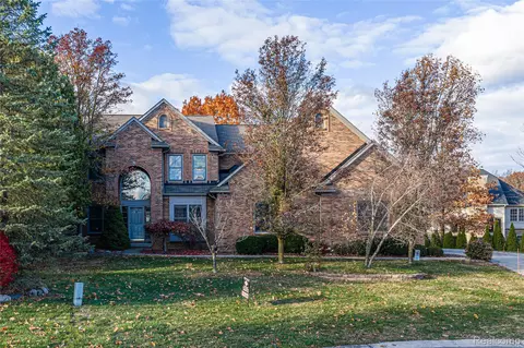 3904 Kaeleaf Rd, Orion, MI 48360