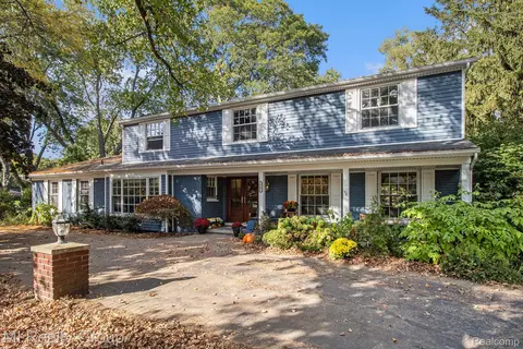 3797 Burning Tree Dr, Bloomfield Hills, MI 48302