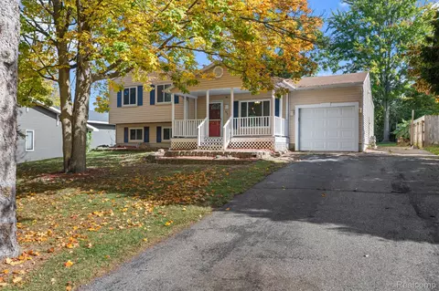 640 N Madison St, Perry, MI 48872