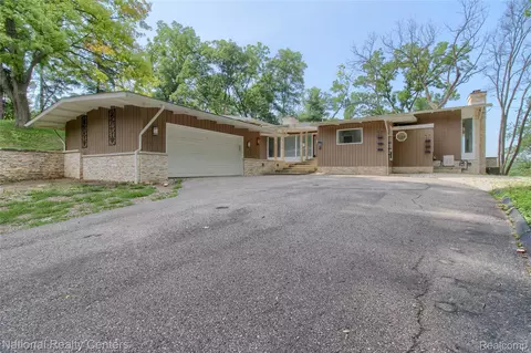 341 Corrie Rd, Barton Hills, MI 48105