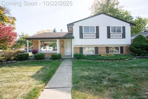 2727 Canterbury St, Trenton, MI 48183