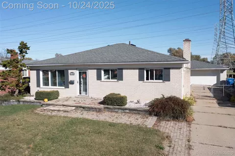 30218 Palomino Dr, Warren, MI 48093