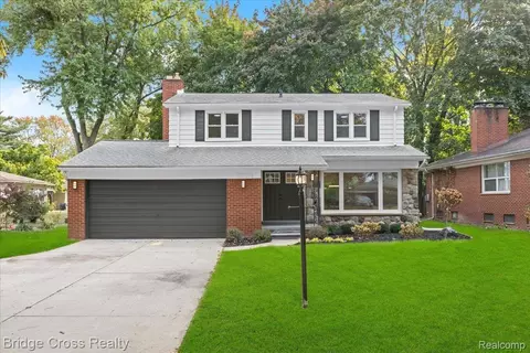 17537 Roseland Blvd, Lathrup Village, MI 48076