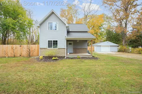 9786 Princess St, Taylor, MI 48180