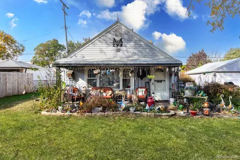 24869 Tuscany Ave, Eastpointe, MI 48021