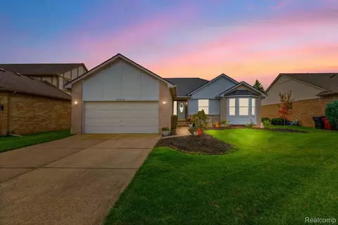 30152 Crescent Dr, Chesterfield, MI 48051