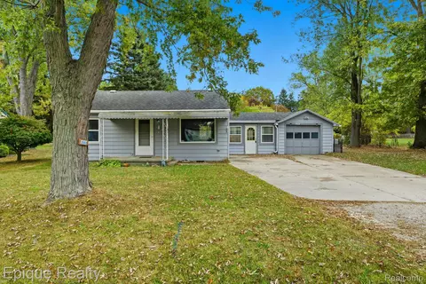 3560 Milton Rd, Fort Gratiot, MI 48059