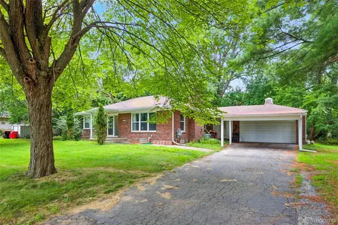 19910 Albany Ave, Southfield, MI 48075