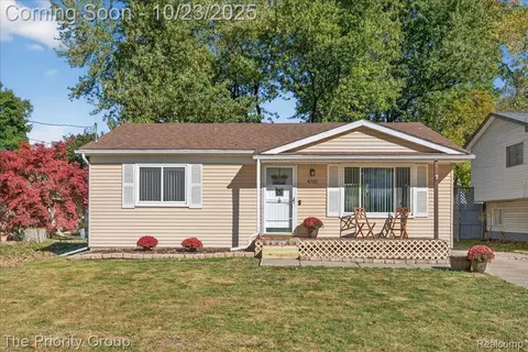 4700 Siebert Rd, Waterford, MI 48328