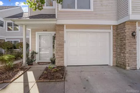 632 Riverstone Ln, Chelsea, MI 48118