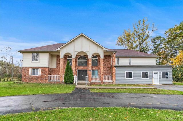 2780 Denton Rd, Canton, MI 48188 | MLS# 20251046997 | 34 Photos - Movoto