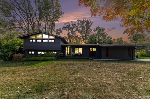 29849 Sugar Spring Rd, Farmington, MI 48334