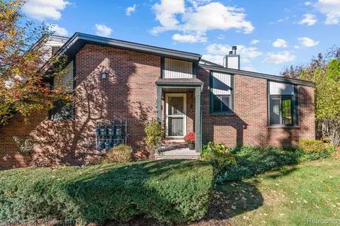 958 New Haven Ct, Northville, MI 48167