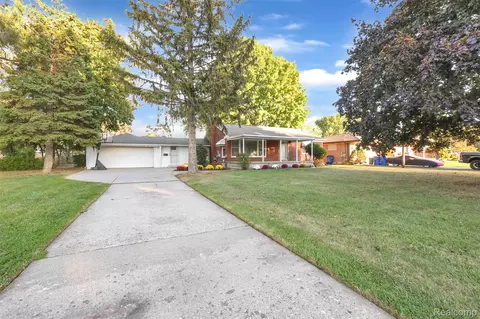 30590 Campbell St, Warren, MI 48093