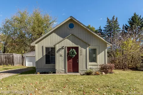 3090 Hill Rd, Auburn Hills, MI 48326