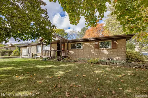 7122 Abbey Ln, Swartz Creek, MI 48473