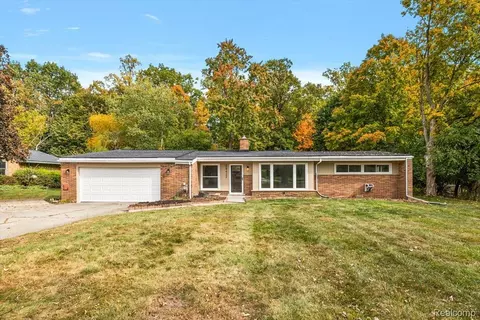28422 Cumberland Dr, Farmington Hills, MI 48334