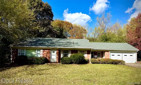 42550 Clemons Dr, Plymouth, MI 48170