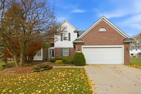 42453 Willsharon St, Sterling Heights, MI 48314
