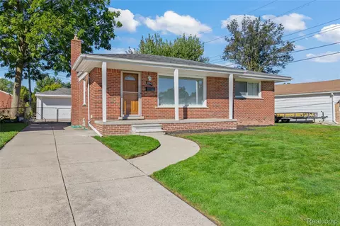 6727 Hawthorne St, Garden City, MI 48135