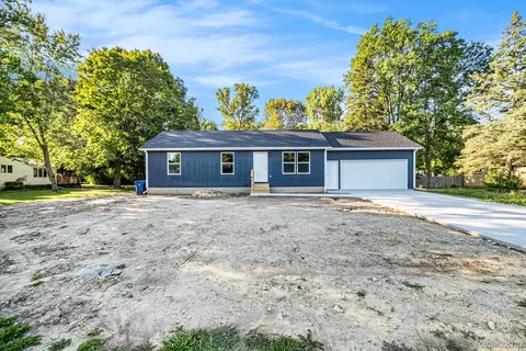 4350 Chicory Ln, Burton, MI 48519