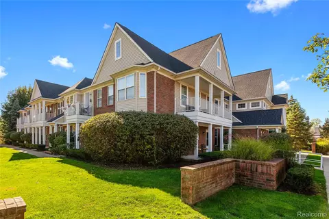 3962 Cherry Creek Ln #11, Sterling Heights, MI 48314